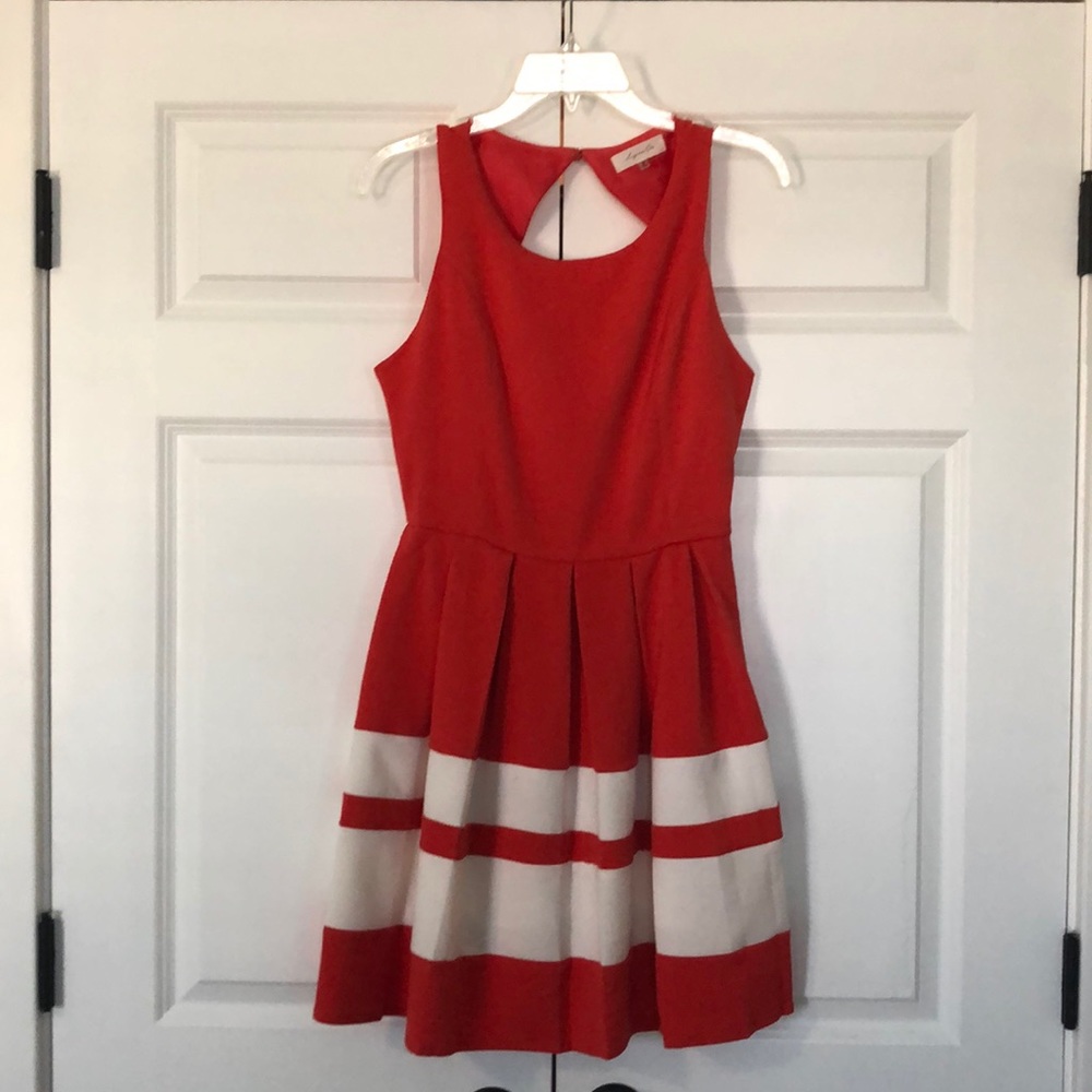 Fit n flare orange & white key-hole dress.